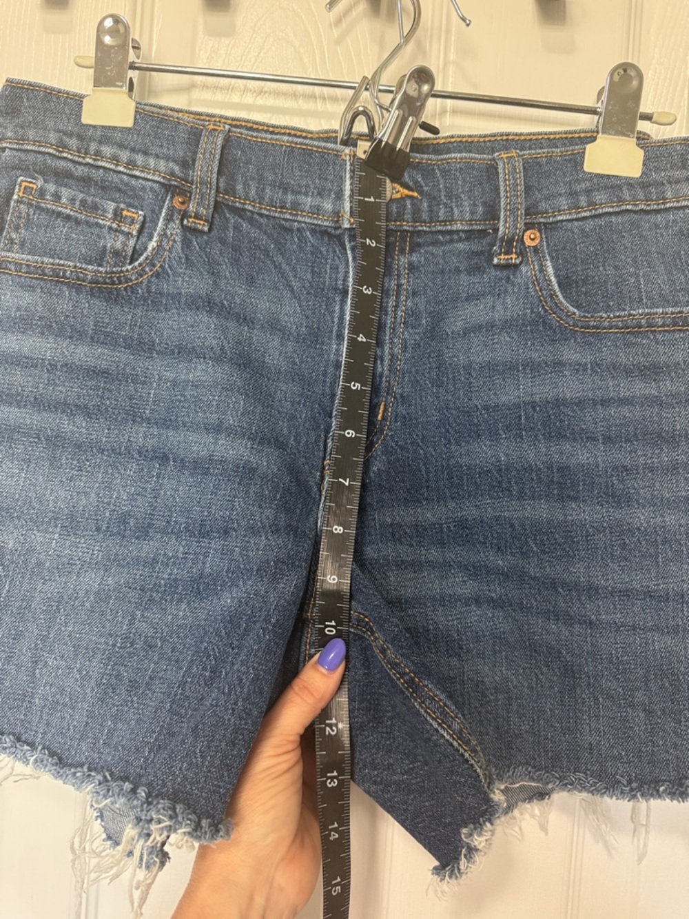 Old Navy Mid Rise Boyfriend Dark Blue Frayed Hem Denim Shorts Sz 12 - Picture 6 of 9